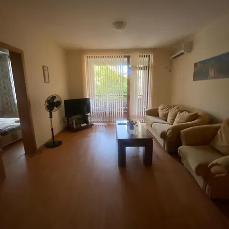 Apartment Lavish, Poolside 2 Bed At Garden Of Eden