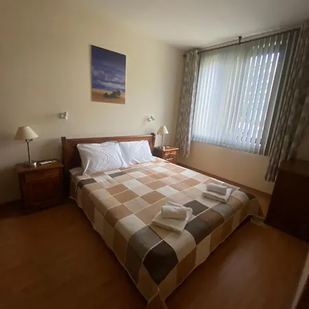 Apartment Lavish, Poolside 2 Bed At Garden Of Eden