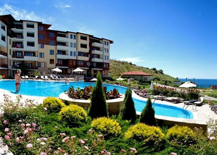 Lavish, Poolside 2 Bed At Garden Of Eden Apartman